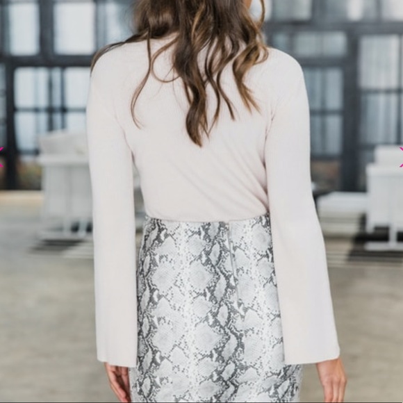 S O L D // Darling Sweater 💕✨ - Picture 5 of 6